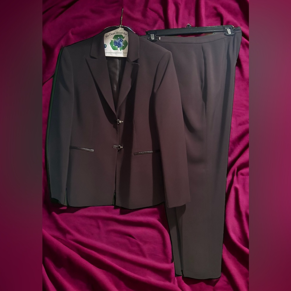 Tamara Levine Two-Piece Dress Suit / Office Suit / Ladies Suit / Work Suit